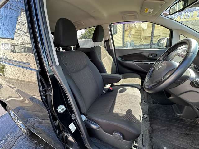 専門の業者による内装丸洗い、シートのタバコなどによるコゲ穴のリペア等(有料)も承っております。