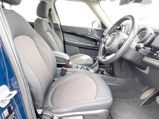 ●シートの使用感:破れ・へたりも少なく、ご覧の通りきれいな状態を維持しております。また、室内クリーニング・コーティングもご用命いただけます。