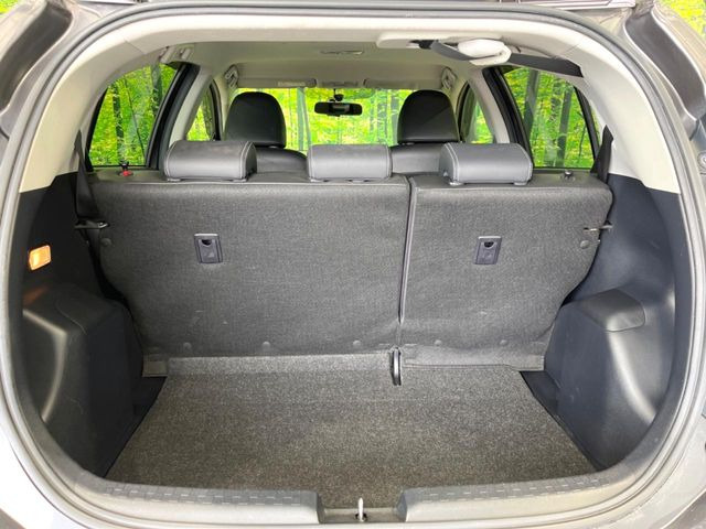 ���i�̂���������ʋ΁A���}���ɏ\���ȉ׎��X�y�[�X���m�ۂ��Ă���܂��B�Z�J���h�V�[�g��|���ƁA�傫�ȉו��̐ύڂ��\�ł���