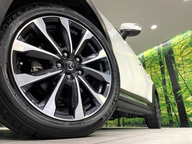 �y����18�C���`�A���~�z�C�[���z�O�ςɃ}�b�`���������A���~�z�C�[���𑕒����Ă���܂��B�e��ЊO�A���~�z�C�[����A�X�^�b�h���X�^�C�����戵�����Ă���܂��B���񂲑��k����������