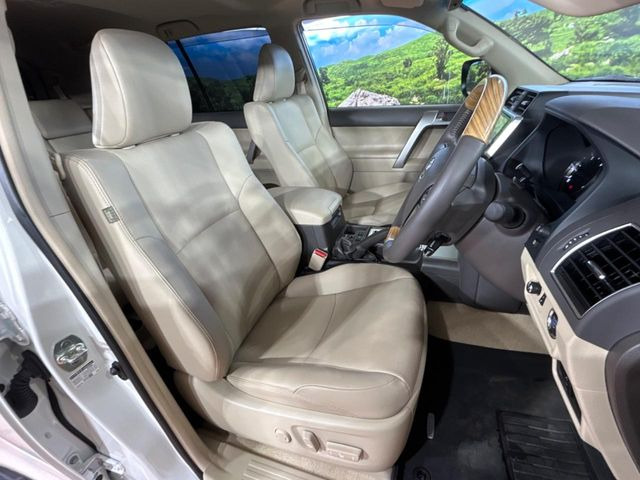 【ベージュレザーシート】デザイン性が高く、高級感のあるベージュ革シート。常に体に触れる部分だから、座り心地の良さにはこだわりたいですね♪汚れの付着や劣化を抑制する内装コーティング施工もおススメですよ♪