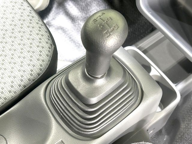 【フロア5速MT】5速MT!!自在な走行をお楽しみいただけます♪