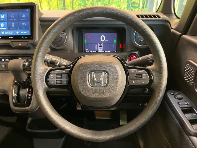 ステアリングも使用感が少なく、きれいな状態となっております♪