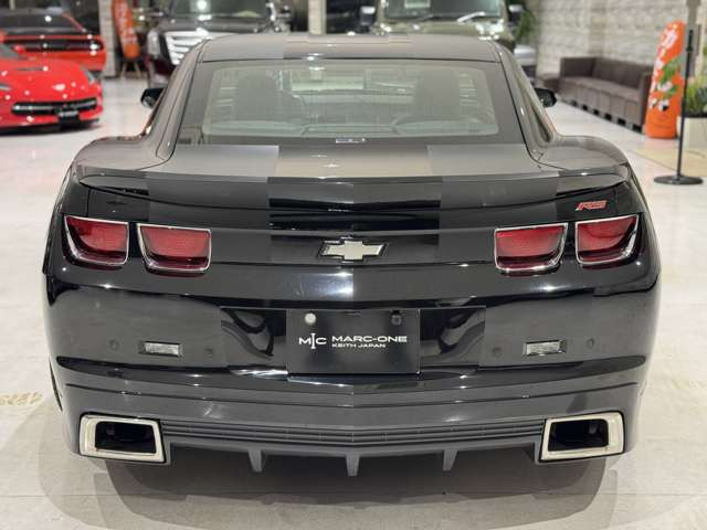 【屋内展示場完備】雨が降っても風が吹いても、暑くても寒くてもゆっくりお車をご覧いただけます⇒