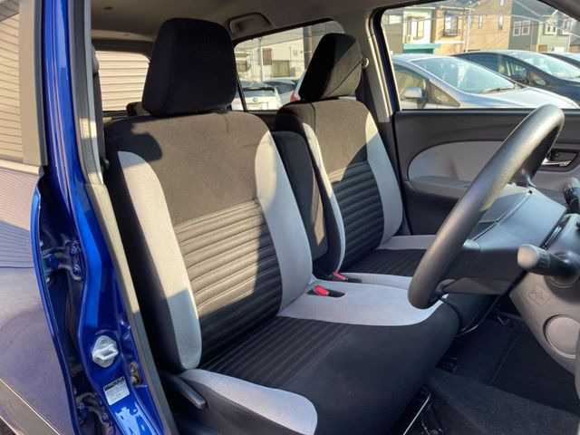 運転席シート廻りは使用感も少なく、良好な状態となっています。丁寧に使われていたことがよくわかりますね。