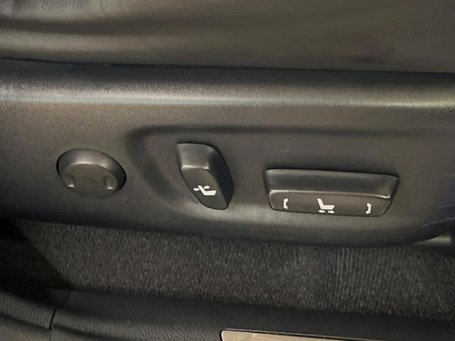 【パワーシート】スイッチ一つで簡単にシートの微調整が可能!電動だから力もいりません!快適なシートポジションにセットして、快適なドライブをお楽しみください。