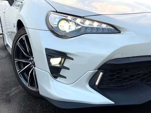 �yLED�w�b�h���C�g�z���V����ԑ��s�����ǍD�Ȏ��E���m�ۂ����S���ĉ^�]�ł��鍂�P�xLED�w�b�h���C�g�𑕔�!�_�����x�������A����d�͂��}�����Ă��܂��B