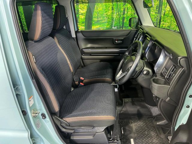 運転席シート廻りは使用感も少なく、良好な状態となっています。丁寧に使われていたことがよくわかりますね。