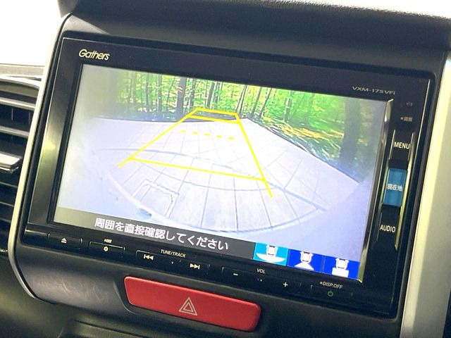 【バックカメラ】駐車時に後方がリアルタイム映像で確認できます。大型商業施設や立体駐車場での駐車時や、夜間のバック時に大活躍!運転スキルに関わらず、今や必須となった装備のひとつです!