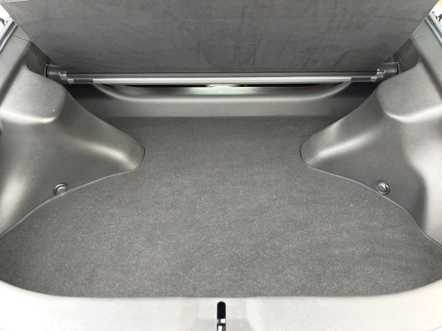 ���i�̂���������ʋ΁A���}���ɏ\���ȉ׎��X�y�[�X���m�ۂ��Ă���܂��B