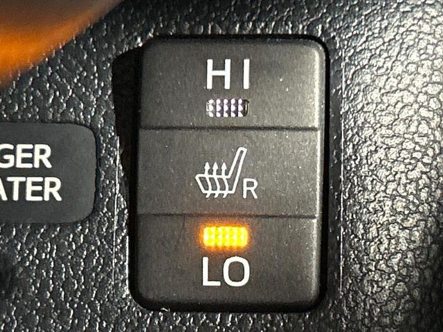 【シートヒーター】寒い日に重宝するシートヒーター!エアコンより早く温まってくれるので寒がりの人も安心ですね♪エアコンの温風は乾燥するから苦手、という方にもをおすすめです。