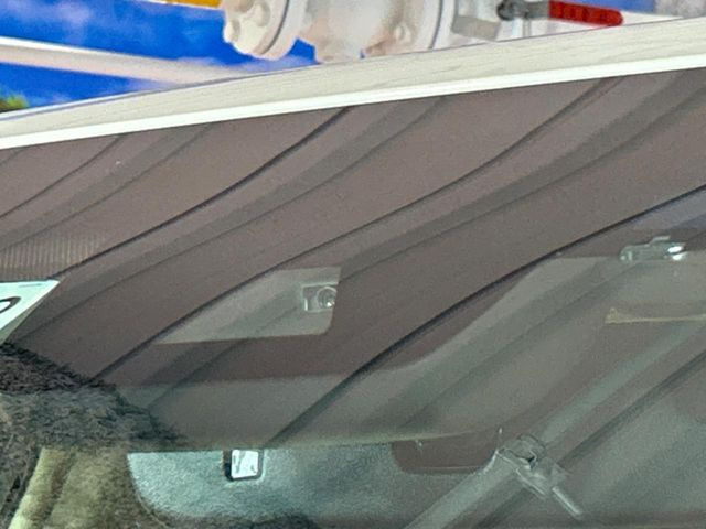 【トヨタセーフティセンス】走行中に前方の車両等を認識し、衝突しそうな時は警報とブレーキで衝突回避と被害軽減をアシスト。より安全にドライブをお楽しみいただけます。