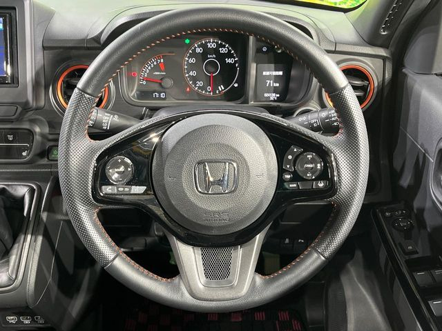 【ステアリングスイッチ】運転中、前方から目線をそらすことなく、オーディオ等の操作が可能な便利機能!安心&快適なドライブを演出してくれます♪