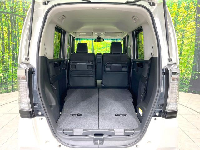 普段のお買い物や通勤、送迎等に十分な荷室スペースを確保しております。セカンドシートを倒すと、大きな荷物の積載も可能です♪