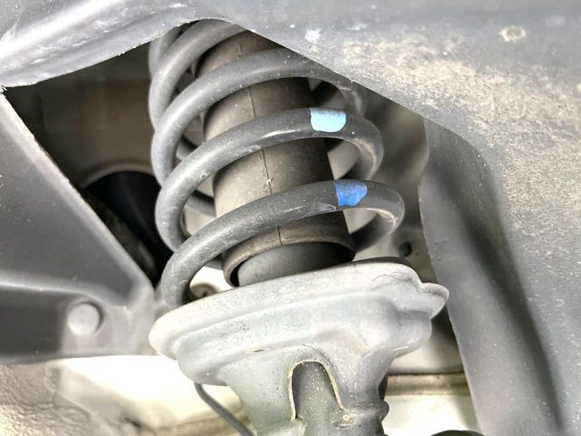 お車を安心してお乗りいただく為には、足回りの定期点検が欠かせません。サービスサポート(有償保証)では無料点検もご提供しており、安心のカーライフをお過ごしいただけるサポート体制が整っています。