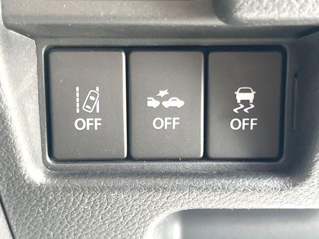 【スマートブレーキサポート】走行中に前方の車両等を認識し、衝突しそうな時は警報とブレーキで衝突回避と被害軽減をアシスト。より安全にドライブをお楽しみいただけます。