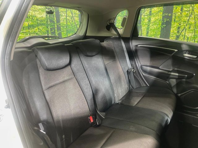 �R���p�N�g�J�[�ł����A�Z�J���h�V�[�g�͏\���ȍL����������K�ɂ���肢�������܂���V�[�g��|���đ傫�ȉו���ς񂾂�ƁA�p�r�̕����L��1��ł��B