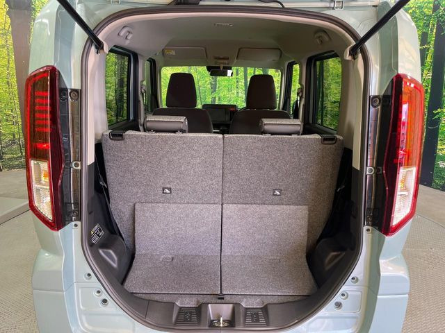 ���i�̂���������ʋ΁A���}���ɏ\���ȉ׎��X�y�[�X���m�ۂ��Ă���܂��B�Z�J���h�V�[�g��|���ƁA�傫�ȉו��̐ύڂ��\�ł���