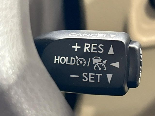 【レーダークルーズコントロール】高速道路での長距離走行が楽に!!自動で速度を保つクルーズコントロールが、衝突軽減システムと連携し、前方の車両を感知して車間を保つように速度調節してくれます!!