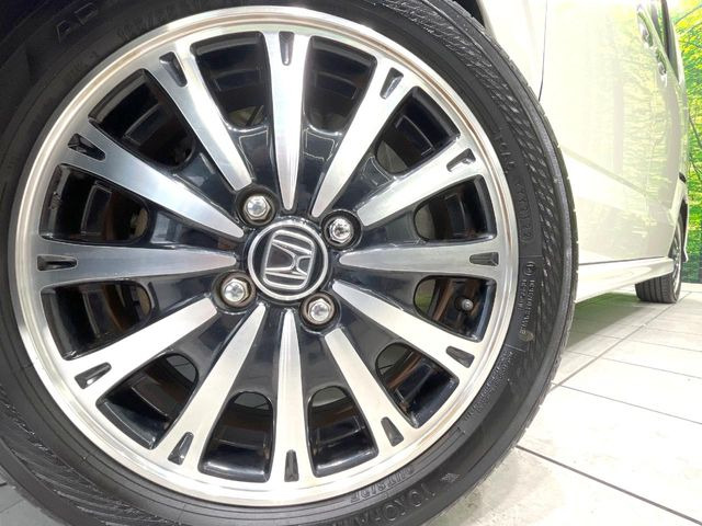 【純正15インチアルミホイール】外観にマッチした純正アルミホイールを装着しております。各種社外アルミホイールや、スタッドレスタイヤも取扱いしております。是非ご相談ください♪
