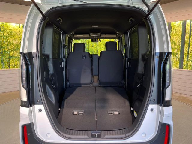 普段のお買い物や通勤、送迎等に十分な荷室スペースを確保しております。セカンドシートを倒すと、大きな荷物の積載も可能です♪
