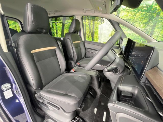 日産 セレナ 1.4 e-4ORCE ハイウェイスターV 4WD 403.0万円 令和