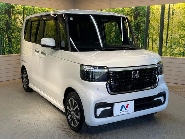 大好評のボディコーティング「弾スプラッシュコート」もご納車までに施工可能。通常のガラスコートと異なる、耐久年数6年の無機質ガラスコーティングが、ボディをキレイな状態に保ってくれます。