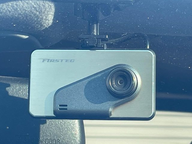 【ドライブレコーダー】安心・安全なカーライフに必須のドライブレコーダーを装備!走行中はもちろん、あおり運転や事故に遭遇した際の状況も映像で記録し、万一のリスクに備えます。