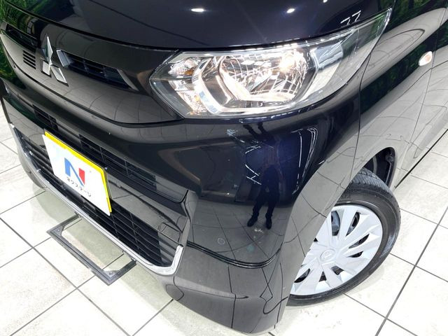 【HIDヘッドライト】非常に明るく前方を照らしてくれるので、悪天候や夜間の走行時も視界良好で安心してお乗りいただけます。