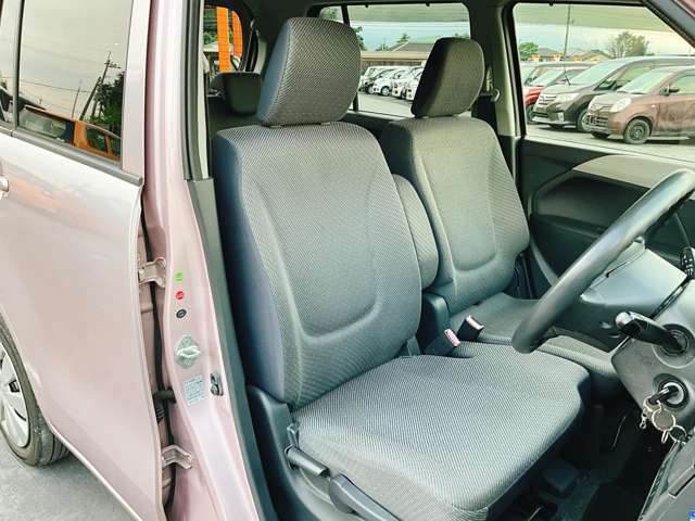 お客様のご予算帯に合わせたお車を常時100台以上取り揃えています!当社のスタッフがお客様のお車選びをしっかりサポートしご提案させていただきます!