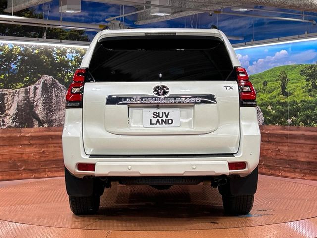 安心の最長10年・走行無制限保証(有償)をご用意。保証内容も充実はもちろん、無料点検&オイル交換や、年中無休の全国・24時間ロードサービスも付帯されておりますのでご安心下さい。