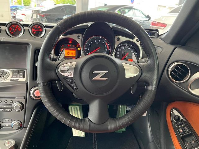 �y�����v�����X�e�A�����O�z�㎿�Ȋv���g�p���邱�ƂŁA��ɂ����������݂ƂĂ��^�]���₷���n���h���ł���