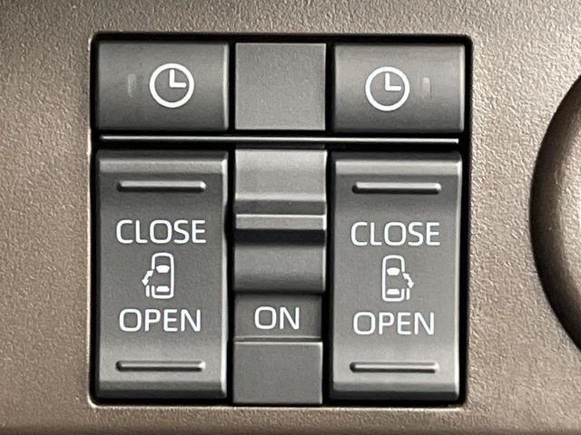 【両側パワースライドドア】スマートキーや運転席のスイッチで後席両側スライドドアの開閉が可能♪電動だから力を入れてドアを開ける必要が無く、小さなお子様でも簡単に開け閉めでき快適です♪