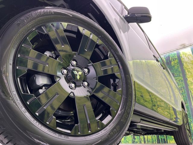 【純正18インチアルミホイール】外観にマッチした純正アルミホイールを装着しております。各種社外アルミホイールや、スタッドレスタイヤも取扱いしております。是非ご相談ください♪