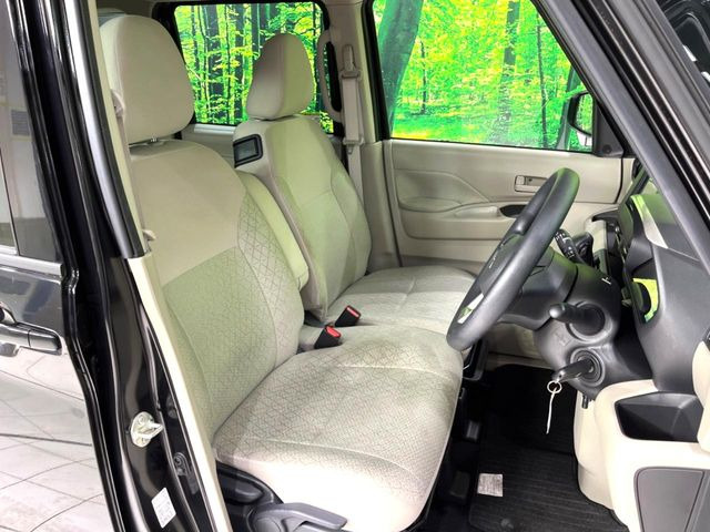 運転席シート廻りは使用感も少なく、良好な状態となっています。丁寧に使われていたことがよくわかりますね。