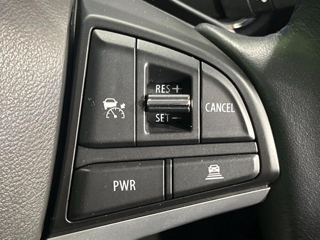 【アダプティブクルーズコントロール】高速道路での長距離走行が楽に!!自動で速度を保つクルーズコントロールが、衝突軽減システムと連携し、前方の車両を感知して車間を保つように速度調節してくれます!!