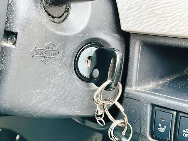 【キーレスエントリー】離れた場所からドアの開閉ができ、ワンタッチで楽々乗り込めます♪