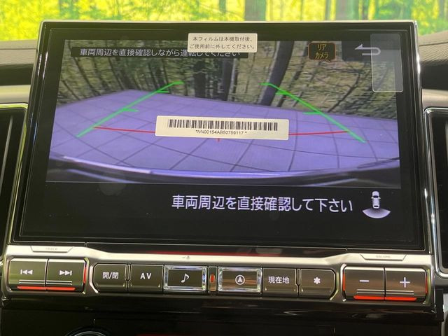 【バックカメラ】駐車時に後方がリアルタイム映像で確認できます。大型商業施設や立体駐車場での駐車時や、夜間のバック時に大活躍!運転スキルに関わらず、今や必須となった装備のひとつです!