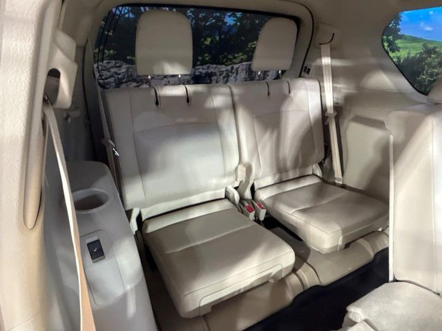 3列目シートはもちろん状態良好☆大人でもゆったりと座って頂けますので、大人数でのお出かけもラクラクです♪ご家族で、気の知れた仲間で、ドライブに行くのが楽しみですね♪