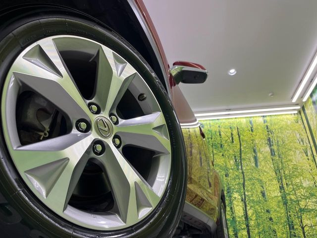 �y����18�C���`�A���~�z�C�[���z�O�ςɃ}�b�`���������A���~�z�C�[���𑕒����Ă���܂��B�e��ЊO�A���~�z�C�[����A�X�^�b�h���X�^�C�����戵�����Ă���܂��B���񂲑��k����������