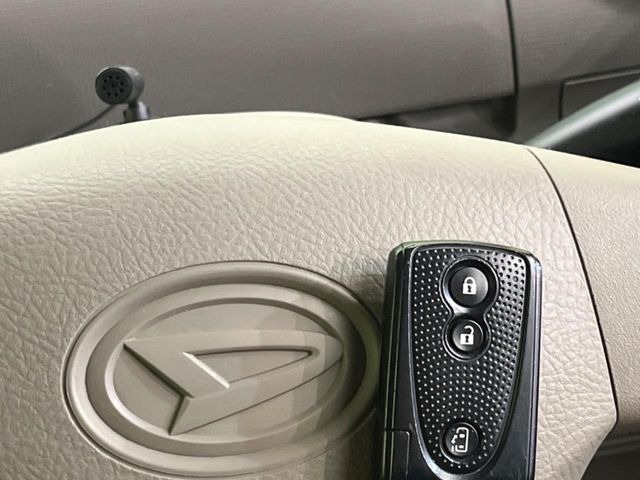 �y�L�[�t���[�V�X�e���z�J�o����|�P�b�g�ɓ��ꂽ�܂܂ł��h�A�̎{���E�������\�ȃX�}�[�g�L�[�𑕔��B�G���W���̃I���E�I�t�����J�M�����o���K�v����������Ƃ��Ă��֗��ł���