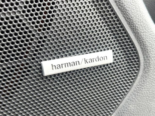 【ハーマンカードンサウンドシステム付き純正ナビ】充実のナビ機能はもちろん、高度なチューニング能力が搭載されており、高音質な音楽をお楽しみいただけます♪