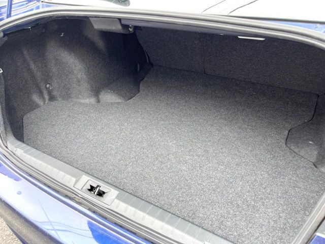 ラゲッジルームは、大容量のスペースを確保。普段のお買い物からレジャーまで、幅広く活躍してくれます!また、リアシートを倒すことでバリエーション豊かにお使いいただけます。