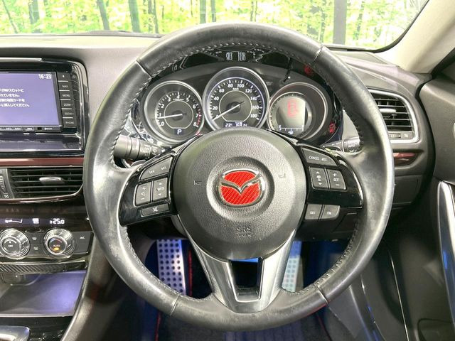 【純正革巻きステアリング】上質な革を使用することで、手にしっかり馴染みとても運転しやすいハンドルです♪