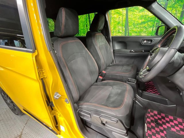 運転席シート廻りは使用感も少なく、良好な状態となっています。丁寧に使われていたことがよくわかりますね。