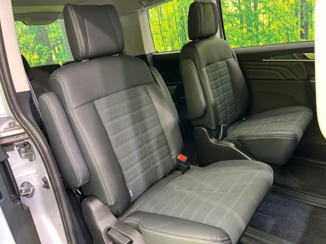 後部座席も気になるようなキズ・汚れやへたり等、大きなダメージはなく、良好な状態です。