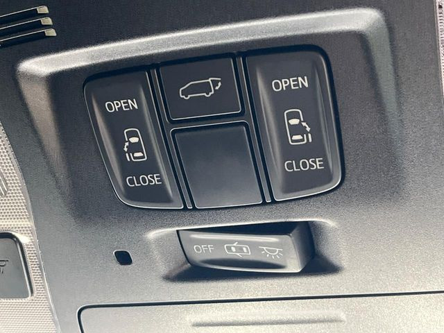 【両側パワースライドドア】スマートキーや運転席のスイッチで後席両側スライドドアの開閉が可能♪電動だから力を入れてドアを開ける必要が無く、小さなお子様でも簡単に開け閉めでき快適です♪