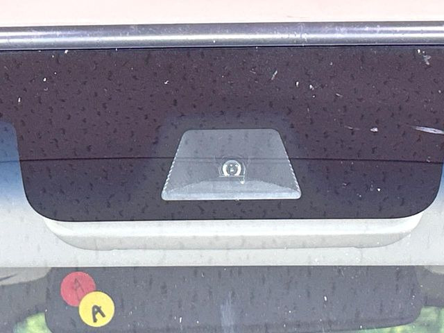 【ホンダセンシング】走行中に前方の車両等を認識し、衝突しそうな時は警報とブレーキで衝突回避と被害軽減をアシスト。より安全にドライブをお楽しみいただけます。