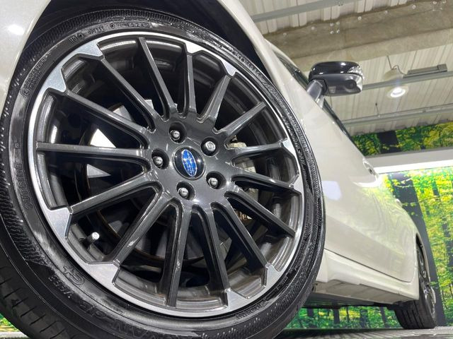 【純正18インチアルミホイール】外観にマッチした純正アルミホイールを装着しております。各種社外アルミホイールや、スタッドレスタイヤも取扱いしております。是非ご相談ください♪