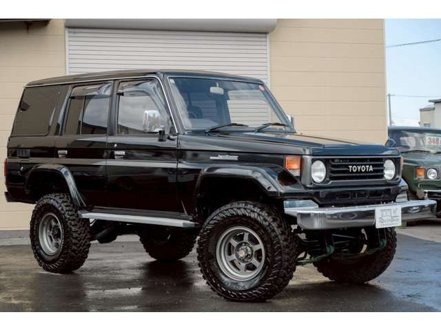 �I�[���y�C���g���ꂽ�u���b�N�J���[�ł��B